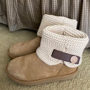 UGG WOMEN'S CHESTNUT SHAINA BOOTS - ROUND TOE size 7
